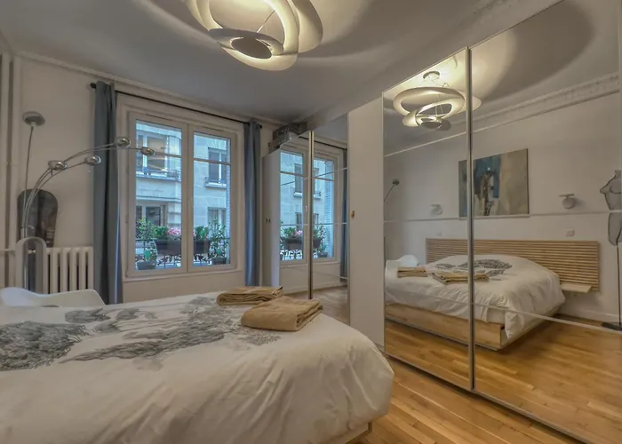 Luxury Place Near Champs Elysees パリ
