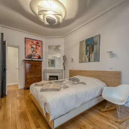 Apartment Luxury Place Near Champs Elysees