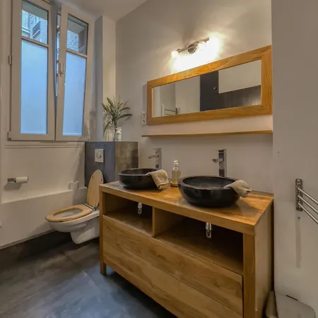 Luxury Place Near Champs Elysees Paris
