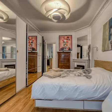 Apartment Luxury Place Near Champs Elysees Paris